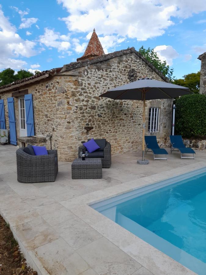 La Petite Maison Bleue Avec Piscine Loubejac Exterior foto