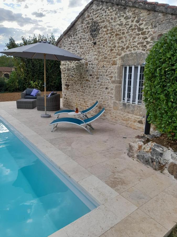 La Petite Maison Bleue Avec Piscine Loubejac Exterior foto