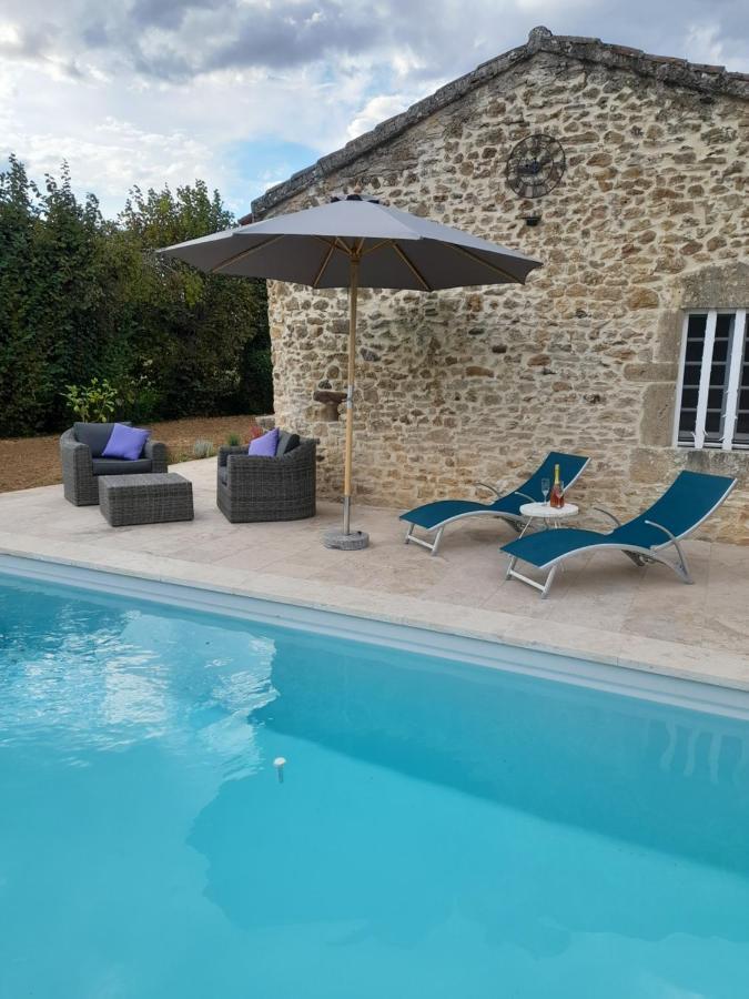 La Petite Maison Bleue Avec Piscine Loubejac Exterior foto