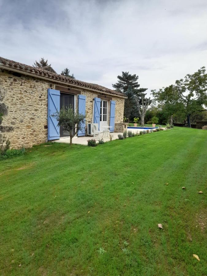 La Petite Maison Bleue Avec Piscine Loubejac Exterior foto