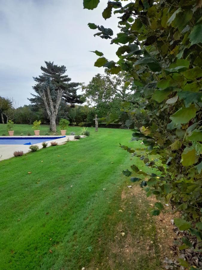 La Petite Maison Bleue Avec Piscine Loubejac Exterior foto